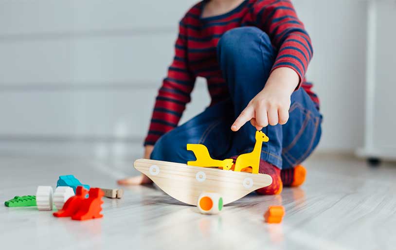 Un enfant qui joue